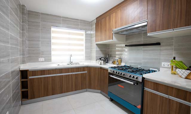 Modern-equipped Kitchen with Exquisite Marble